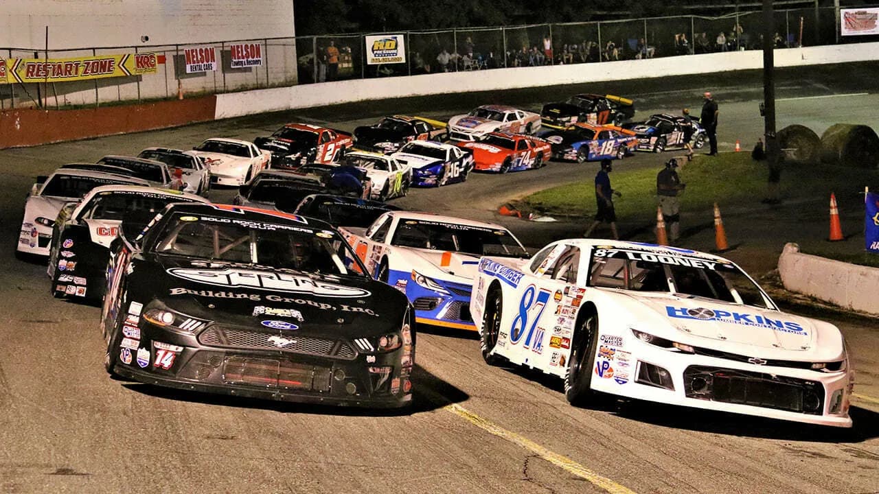 Brandon Carr racing late models on track